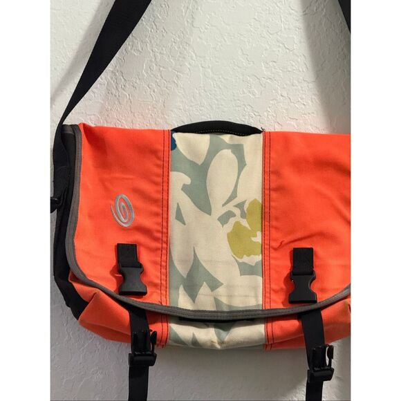Timbuk2 Custom Medium Size (11' X 17") Messenger Bag with tropical print - Picture 2 of 5